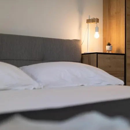 Sea Point Ivan * Kornić