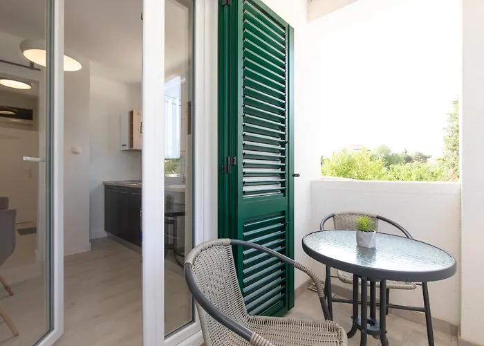 Sea Point Ivan * Kornić